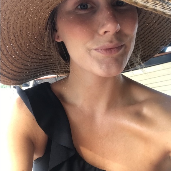 Meet your Posher, Jensen - Picture 2 of 2